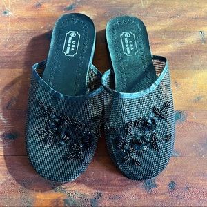 Black Floral Beaded Mesh Chinese Slippers